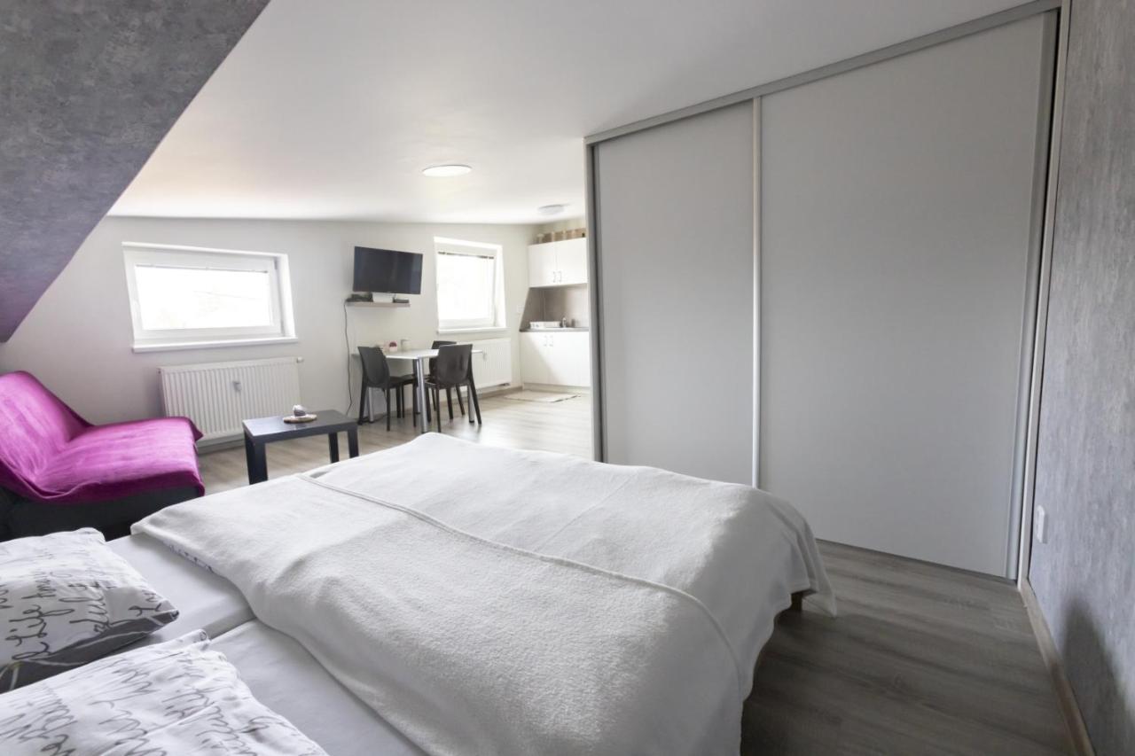 Apartman Theo Veľký Slavkov Dış mekan fotoğraf