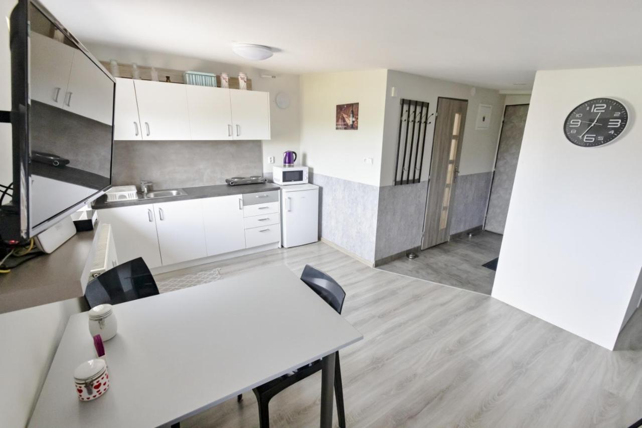 Apartman Theo Veľký Slavkov Dış mekan fotoğraf